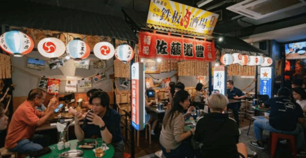 Enjoy an izakaya dining experience like a regular